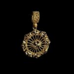 Çiçekli Küçük Kolye Ucu - Görsel 2